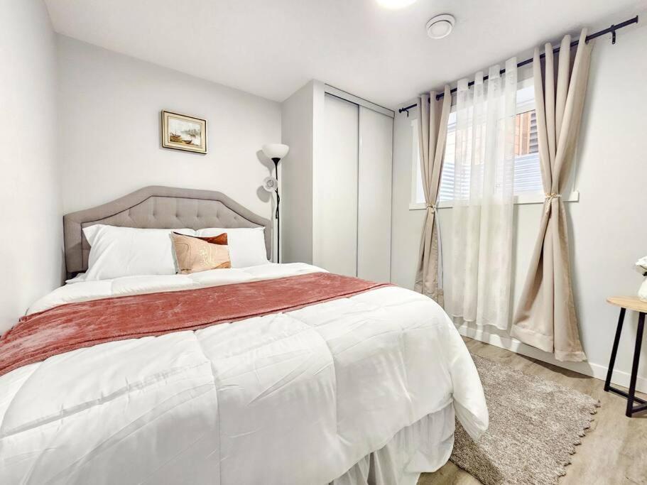 Cozy Suites In Calgary Area Balzac Exterior foto