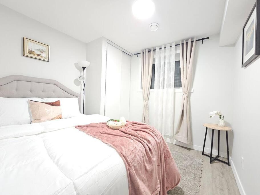 Cozy Suites In Calgary Area Balzac Exterior foto