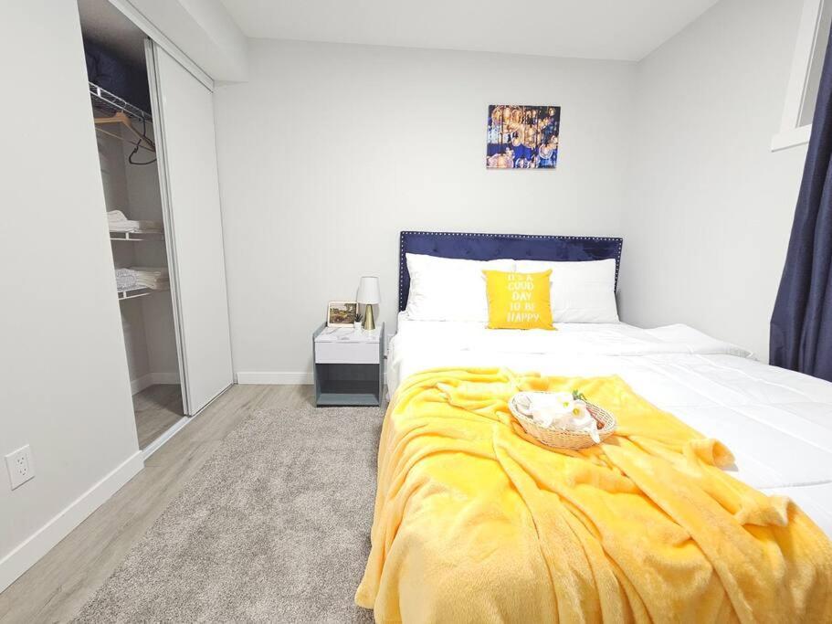 Cozy Suites In Calgary Area Balzac Exterior foto